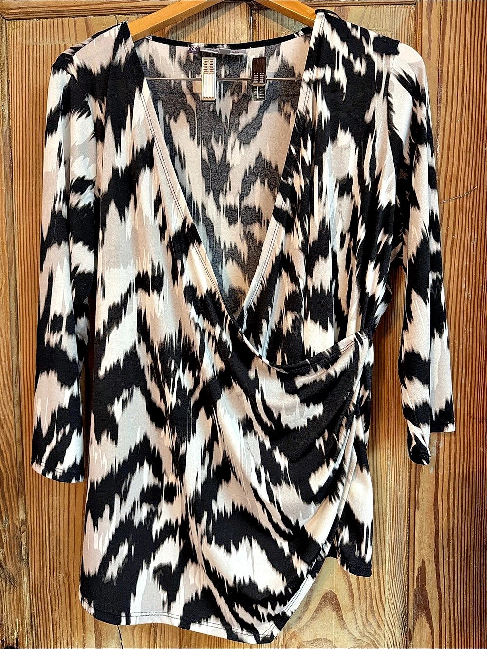 Jennifer Lopez Abstract Wrap Blouse in Black  gray & White Size 0X Like New